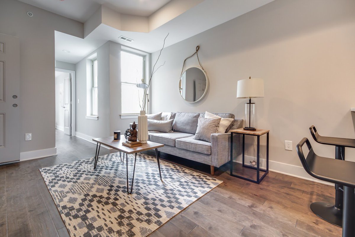 RazaProperties's tweet photo. Taking an afternoon break to admire this glamorous living room at 1906 Ingersoll St - Unit C.💙 Loving this 2 Bed • 2 Bath • huge rooftop deck unit that will be available for rent on 7/1/19. Contact Amanda to schedule a showing or for more info! 📧:Avernier@razaproperties.net https://t.co/A9vgHykoiU
