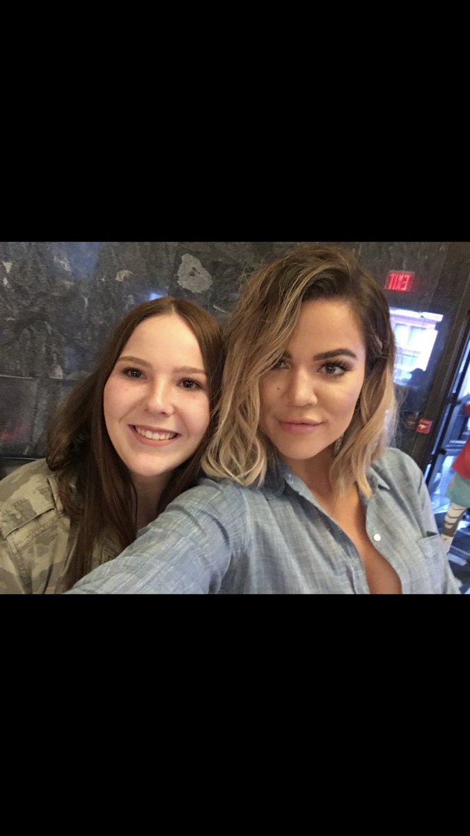happy birthday <a href="/khloekardashian/">Khloé</a> !! ❣️🎂🥂