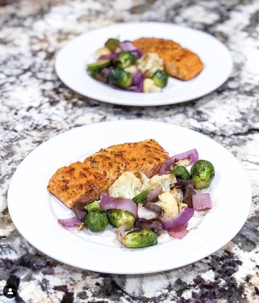 ChefPaul_Magic's tweet photo. When it comes to beautiful dishes, we can always count on our fans to whip up something colorful and tasty! This teriyaki #salmon from @fitnessandfestivals is sprinkled with Seafood Magic and cooked to perfection! #cleaneats #seafoodmagic #dinnerinspiration https://t.co/yFfAEpp6xE