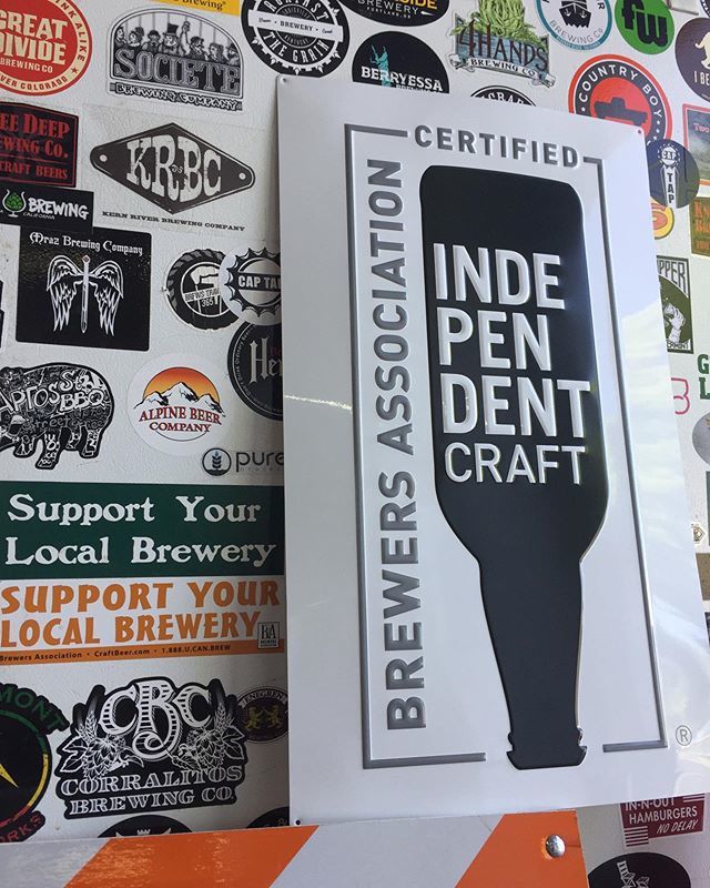 DeviceBrewing's tweet photo. DRINK INDEPENDENT BEER. 🍻 #seektheseal . . .
#beerwithpurpose #communitygrown #familyowned #drinklocalbeer #madeinsac #deviceblocks #theiceblocks #devicebrewing #midtownsac #powerinn #powerinnalliance #sacramento #sacramentoproud #rstreetcorridor #e… https://t.co/eCI94RDAKS https://t.co/hvIlzeZm3z