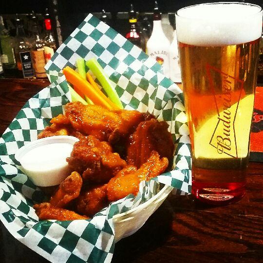 dolanspub's tweet photo. WiNGS $10/lb!!! PITCHERs of Bud, BudLite or Keiths $12 til 11!!!! https://t.co/QJ2TkDwyoK