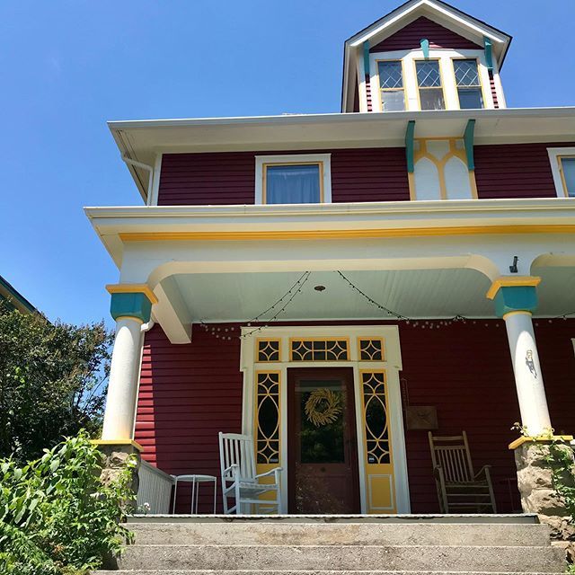 helpyoudwell's tweet photo. HYD had the pleasure of organizing alongside one of our favorite librarians this morning. This family has done miracles to bring this treasure back to life in the heart of Old North Knoxville and HYD feels so fortunate to play a tiny part in it! https://t.co/L8WDzSKpc9 https://t.co/vivHCoVdVO