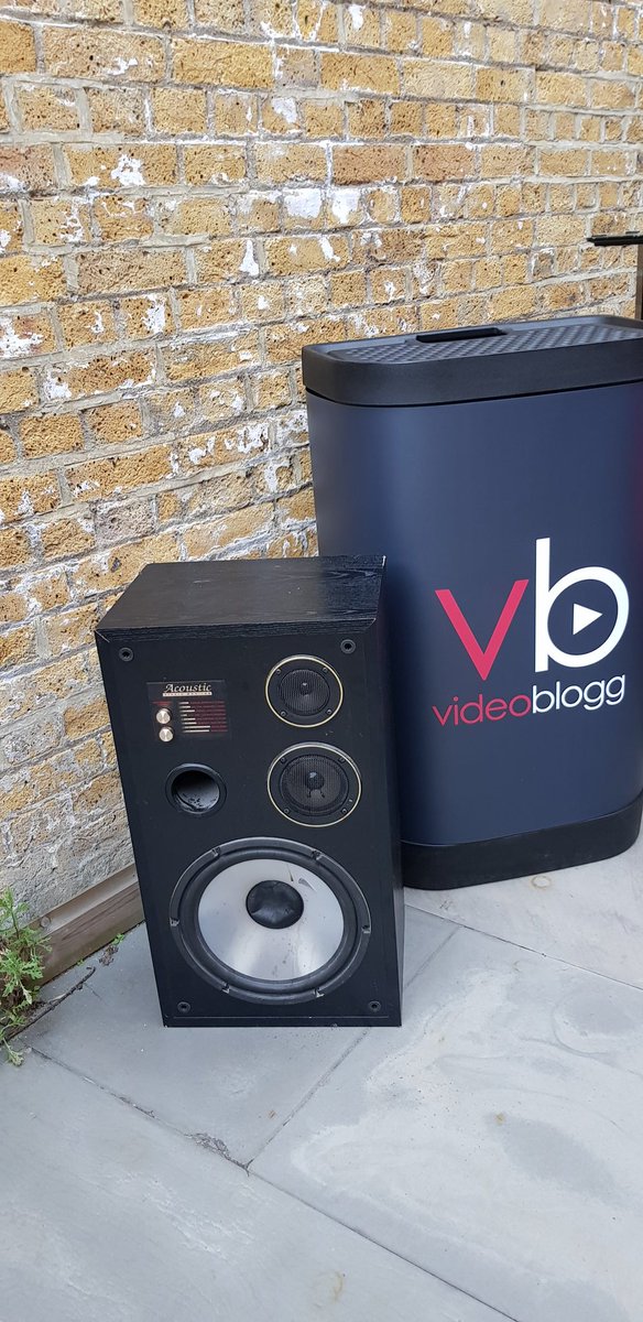 Franglais27's tweet photo. Such a fun start to a Thursday night with the launch of the @realvideoblogg app which is a UK based platform for content creators, entertainers and other creatives! #videoblogg #launchparty #bloggers #London
@MyWineWeek https://t.co/Px7czeGRP2