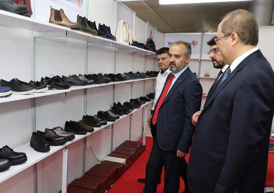 Network Fuarcılık iş birliğiyle düzenlediğimiz BURSAF 3. Ayakkabı ve Deri Ürünleri Fuarı'nın açılışını gerçekleştirdik.