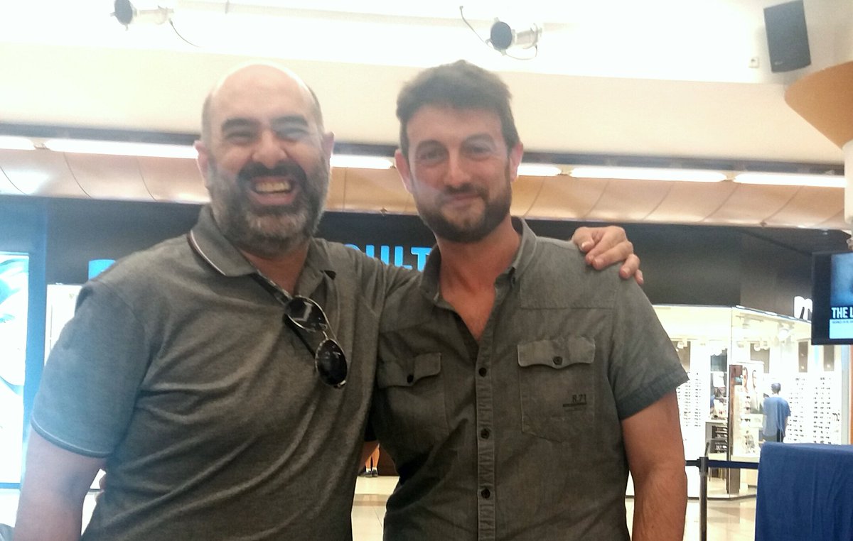 LluriaDe's tweet photo. Una volteta per Nuevo Centro i coincidir amb aquests Cracks!! Un plaer!!! https://t.co/OQ87f1R9wS