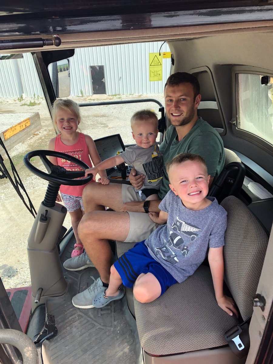 tractor_mat's tweet photo. Family is our number one priority here at @tractor_mat . Last weekend our founder @Tkayton was in charge of the nephews and nieces. Best part about it was not having to worry about any spills! #protectyourinvestments https://t.co/Pwt8mGCsGP