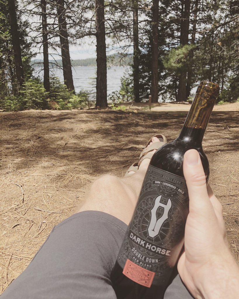 Queerbuilder's tweet photo. Doubling down with a nature resetting @darkhorsewine How’s your Thursday treating you? #wineinnature #darkhorse #theofficialwineofnature #notsponseredbutishouldbe #naturereset #alonebutnotreally #beingaloneisntallthatbad https://t.co/FWnWDqkabK