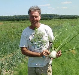 This week on the Ontario AgCast-

Antony John (AKA “The Manic Organic”)  owns and operate Soiled Reputation, an organic farm near Stratford, ON. They supply high end SW Ontario restaurants with fresh produce, including the best carrots you’ve ever tasted.

soundcloud.com/user-725843201…