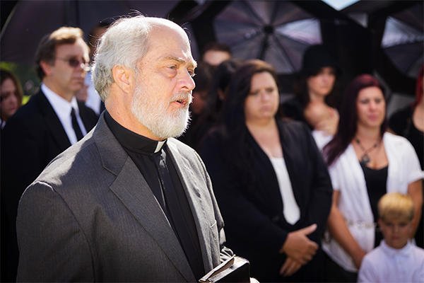 Writing a eulogy can be hard. You’ve lost someone close to you and you’re dealing with the stages of grief while trying to deal with the pressures of everyday life. Here are a few tips that may help you write a memorable eulogy. newcomerfamily.com/Blog/6216/Grea…
#Eulogy #Funeral #Loss