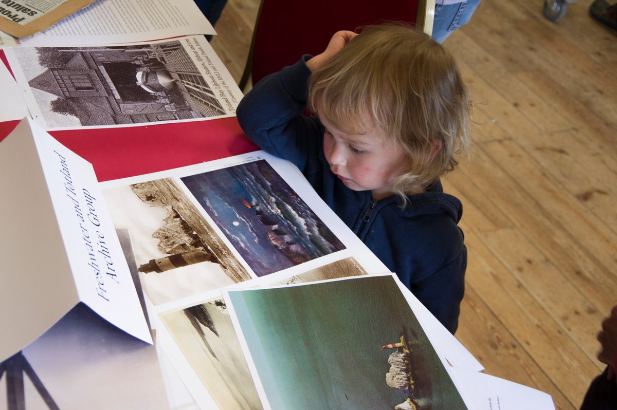 Juliedmyers's tweet photo. Local people of Totland, Isle of Wight, celebrate their application for International Dark Sky status through  science, art and local history. #TheGreatLightnDarkShow
#liftthelid #Totland https://t.co/1AGtmGrCXh