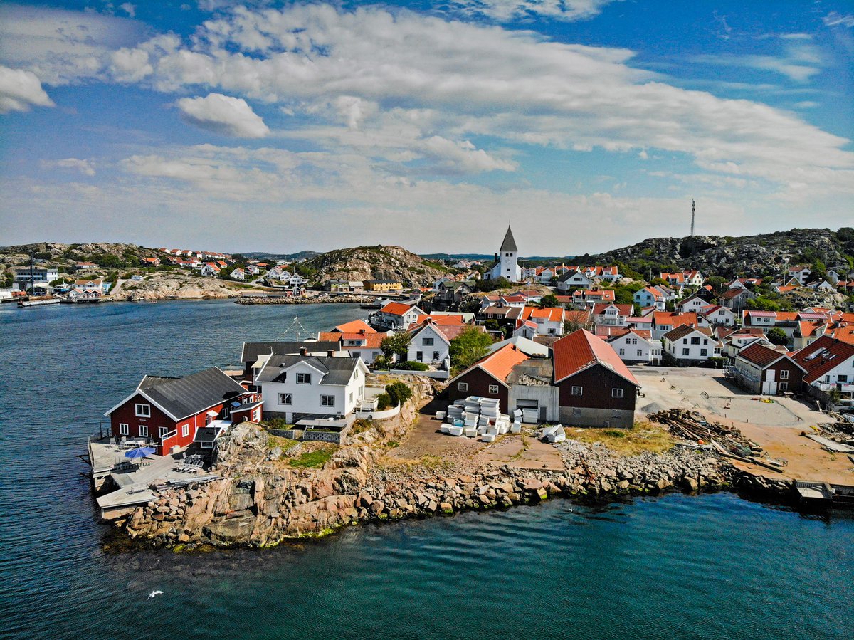 devlomedia's tweet photo. Kate and her drone high above Skärhamn in Tjörn Municipality, Sweden’s 7th largest island. #shutterstock #dji #travel #photograpghy ​https://t.co/vTsVe2EyD9 https://t.co/8yPC2EWvQE