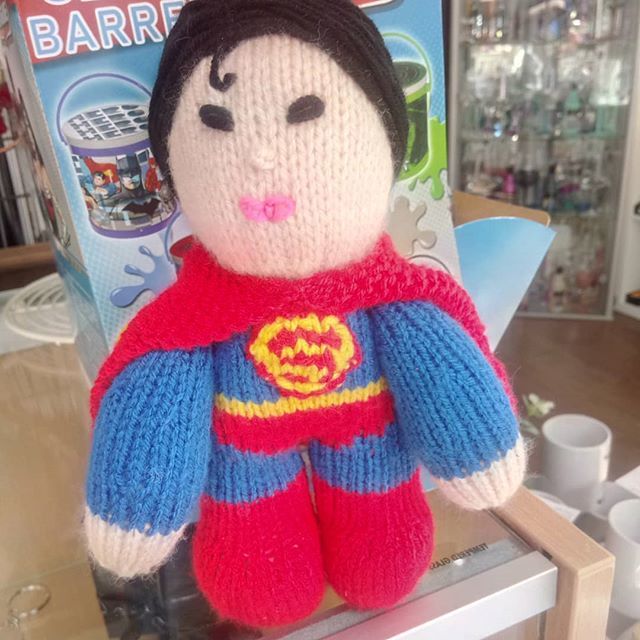 TheCraftyBrew's tweet photo. He's just Super glad to be back lol #critter_knitter #knittersofinstagram #knitting #dccomics #justiceleague #superman #mutantmilecomics #craftybrew https://t.co/IQKawaerf0