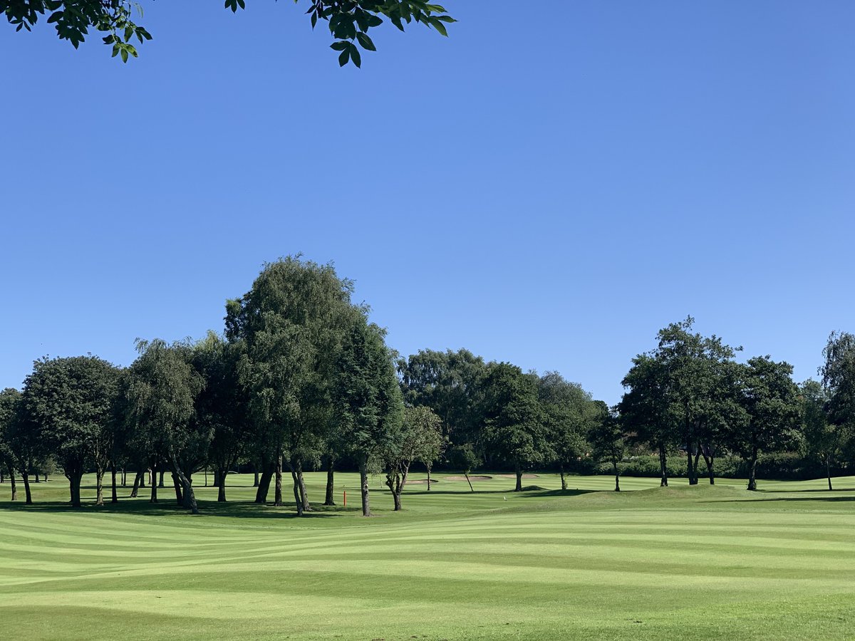 HeatonMoorGC's tweet photo. Welcome to all our new members this year.....who wouldn’t want to join HMGC with beautiful fairways and greens like this. We are so lucky to have the best Grounds team, they are amazing #thankyou #hmgc https://t.co/BlyjJoBoI3