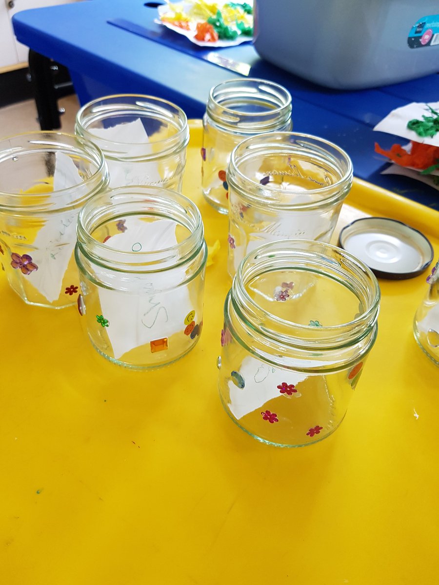 Hendrefoilan's tweet photo. Prepping for Market Day! #summerglobes #buttonframes #hdfpRec https://t.co/1lmVdFqFR2