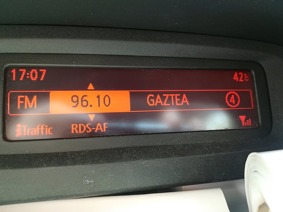 AitorAr3's tweet photo. cuando en "Siberia"-Gasteiz te montas en la furgo y ves pasar toda tu vida porque se te ha derretido el cerebro; mientras de fondo Negua joan da ta...
por si no habia quedado claro #siberiagasteiz #calor #quehapachao https://t.co/nyZtQWA979