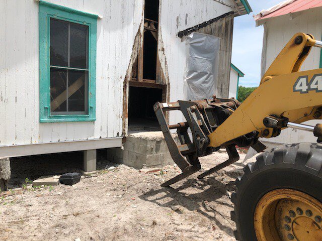 RidingJackson's tweet photo. Taking the phrase "moving house" to a whole new level! 
Join us in the adventure of moving Laura Riding Jackson's house to it's new location at Indian River State College's Vero Beach campus this summer! #lauraridingjackson #verobeach #lrjf https://t.co/JCOHga54m6