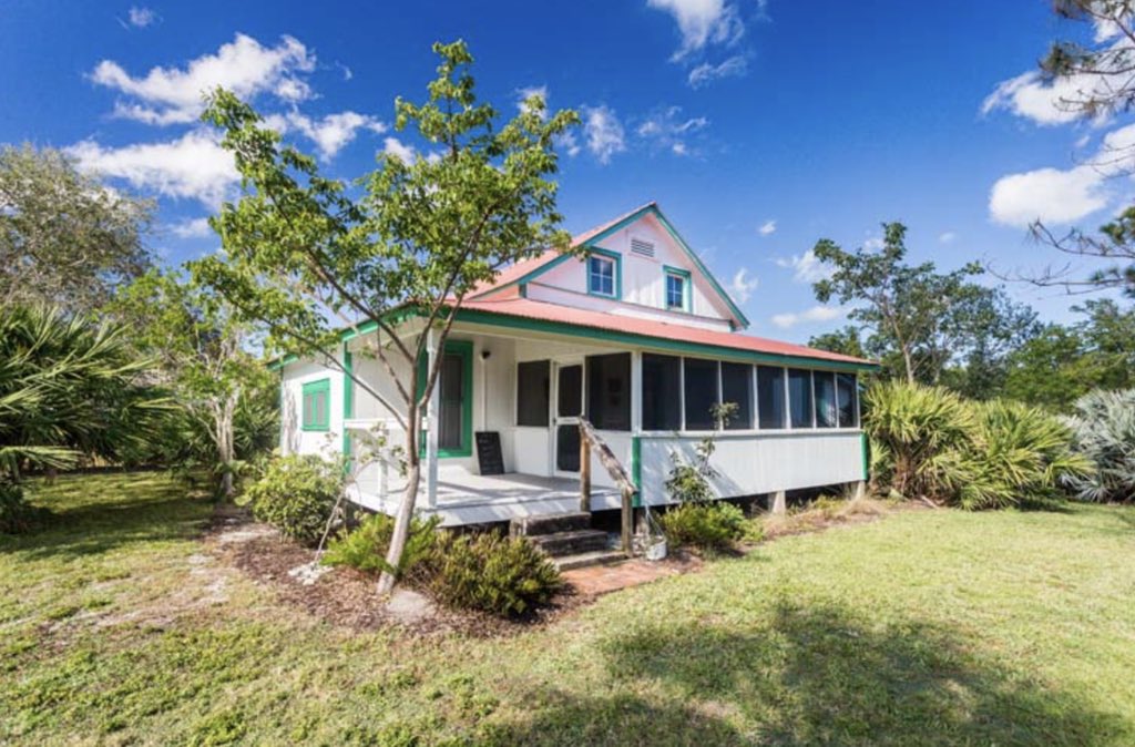 RidingJackson's tweet photo. Taking the phrase "moving house" to a whole new level! 
Join us in the adventure of moving Laura Riding Jackson's house to it's new location at Indian River State College's Vero Beach campus this summer! #lauraridingjackson #verobeach #lrjf https://t.co/JCOHga54m6