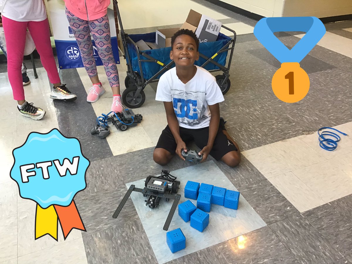 MsC_at_Melcher's tweet photo. And the winner is... #TeamBlue #TeamOf1! @PLTWorg @kcps_Holliday @kcpublicschools @kcps_DLTeam #KCPSAllin https://t.co/ATlzFhYX0i