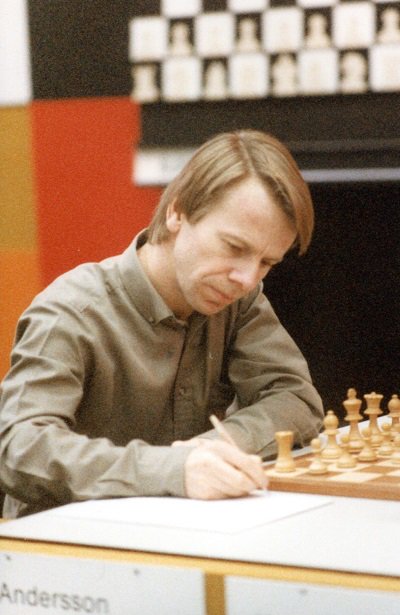 maxeuwecentre's tweet photo. Vandaag is Ulf Andersson 68 jaar geworden. De Zweedse grootmeester is een generatiegenoot en vriend van Jan Timman. Naast zijn succesvolle eigen carrière - o.a. winnaar Hoogovens 1983 met 9 uit 13 - was Ulf ook vaste secondant van Timman tijdens matches op weg naar wereldtitel. https://t.co/INtebEz4TT