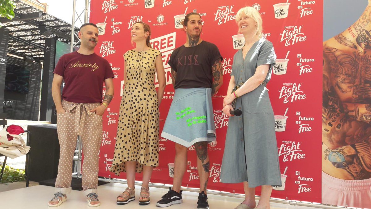 danone_es's tweet photo. “Los estereotipos están arraigados en la sociedad moderna y no se liberan de un día para otro, hay que crear consciencia y evidenciar la realidad”, dice Maria Chiara Marchetti, Brand Manager de #LightandFree en @080_bcn_fashion con @brainandbeast @BenjiVerdes
#FreeFaldaChallenge https://t.co/O92LOEiuNF