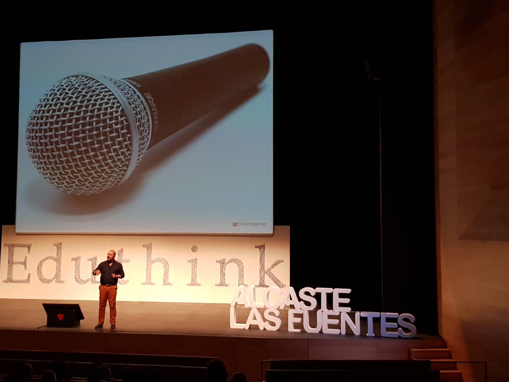 SusanaGarciaM3's tweet photo. #eduthink2019 estamos educando a personas , las soluciones al problema de la educacion no son tecnicas sino humanas https://t.co/GkDgC0pIgF