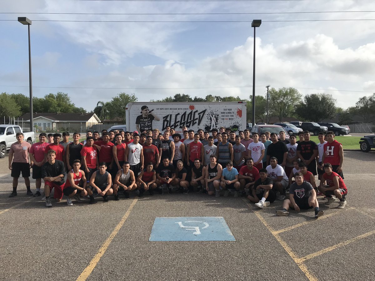 This morning Harlingen Cardinals A group and <a href="/956blessed/">Blessed</a> teamed up for the donation campaign to deliver non perishables &amp; supplies to the flood victims.  
<a href="/HHSCards/">#CSND</a> <a href="/HarlingenC/">Harlingen High S&C</a> <a href="/reydeleon76/">Rey De Leon</a> <a href="/CoachBLedesma/">Edward “Bubba” Ledesma 🏈</a> @dad15400275
#csnd #blessed #teamwork #mtxe