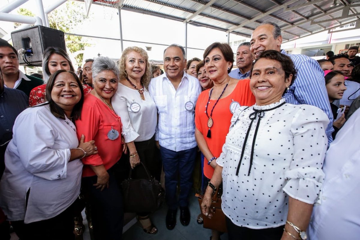 HectorAstudillo's tweet photo. Un gusto saludar a mis ex compañeras y compañeros de generación de la secundaria #ESFAID https://t.co/LKbH3kMZb4