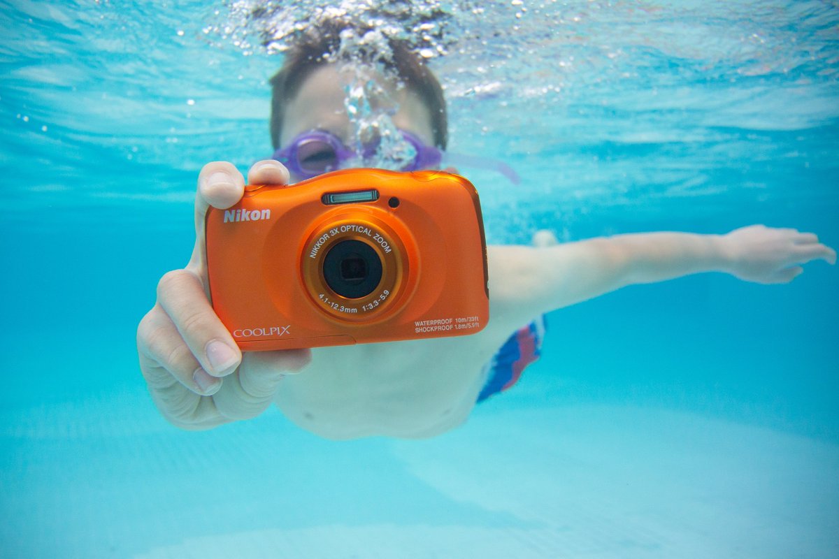 NikonFR's tweet photo. Un incontournable pour s'amuser à la piscine :)
Cet été, procurez-vous le #COOLPIXW150, il est waterproof et il est fait pour aller n'importe où ! 📷  

https://t.co/pde9r0TGdW
#dustproof #shockproof #freezeproof  #readytoplay https://t.co/rMdN4xZ0CP