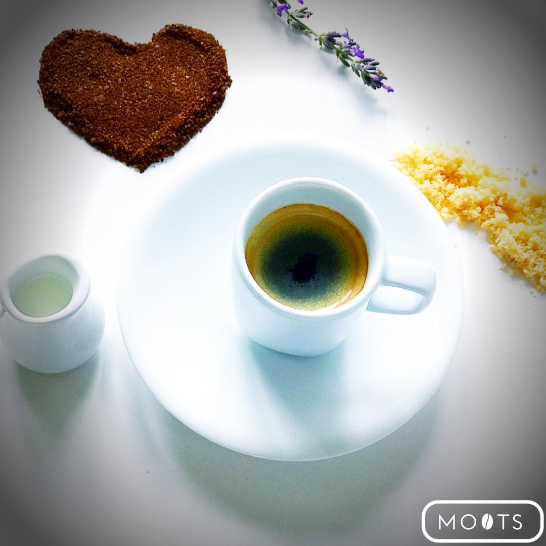 El café de especialidad tiene la virtud de poder disfrutarse sin azúcar. 🙌 Las notas dulces características de un buen café logran un balance entre acido y dulce perfecto al paladar. Un buen café no necesita azúcar, un café malo no se la merece. #CafédeEspecialidad #mootscafemx