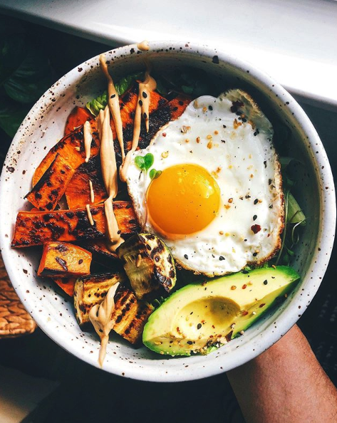 hannah.guthman whipped us this eggcelent bowl with whole, nutritious foods! Simple and satisfying, we love it! 💛

#ChinoValleyRanchers #ThatYolkTho