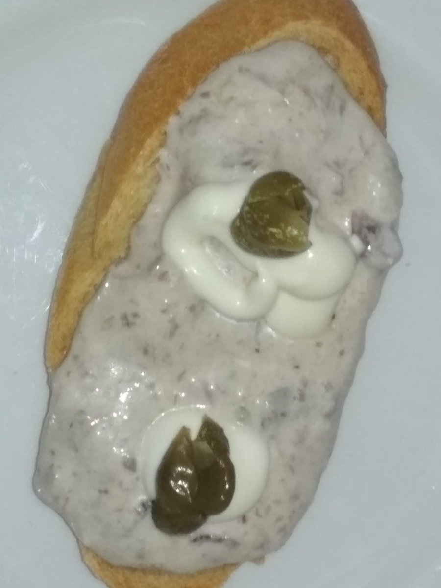 barrioconventos's tweet photo. @Cantha_Korokke ha preparado esta riquísima Tosta de Vitel Tone con pan gallego que te podrás tomar acompañada de un buen vinito. ¿Dónde se está mejor que en el #BarriodelosConventos? #tapastoledo #vinostoledo #yosalgolosjueves #tapeo #veranotoledo #juernes #juevestoledanos https://t.co/dU4QM185XV