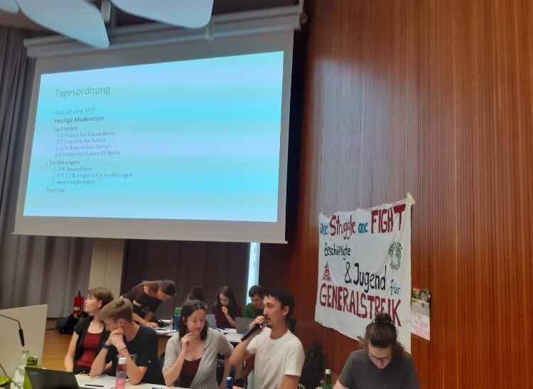 Studis4FutureDE's tweet image. Full House bei unserer heutigen #Vollversammlung in der @FU_Berlin: #StudentsForFuture -&amp;gt; #WeRise!