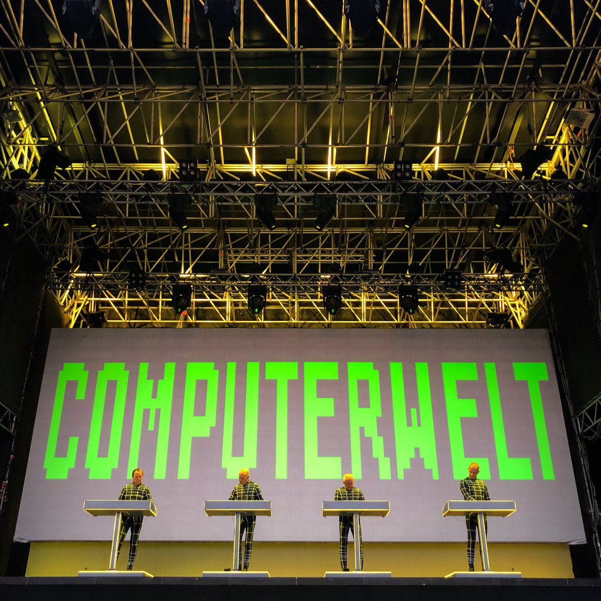 mriogirafe's tweet image. Seeing @kraftwerk twice within a year is a true privilege 🤖🤖🤖🤖 #computerliebe #menschmaschine