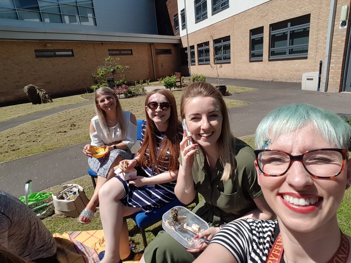 StrachanMiss's tweet photo. Lovely staff lunch in the sunshine today ๐โ๏ธ๐ก๐ฆ#ethos #allaboutrelationships #CHSfunday https://t.co/QKa2EY2rHm