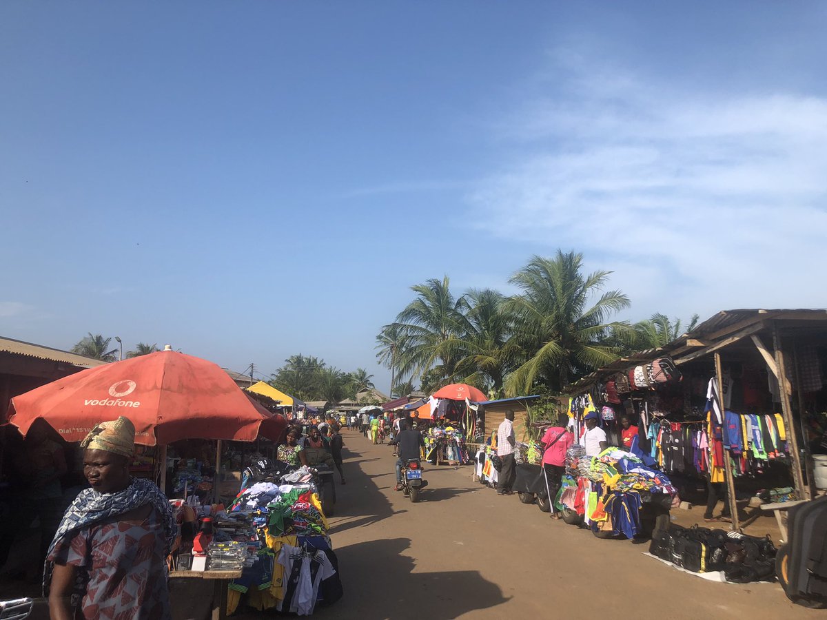 TripHGS's tweet photo. Today was market day, it’s not quite the Barras, but it was interesting to see the products on offer! #HGSGhana https://t.co/Ce27Mjwcqp