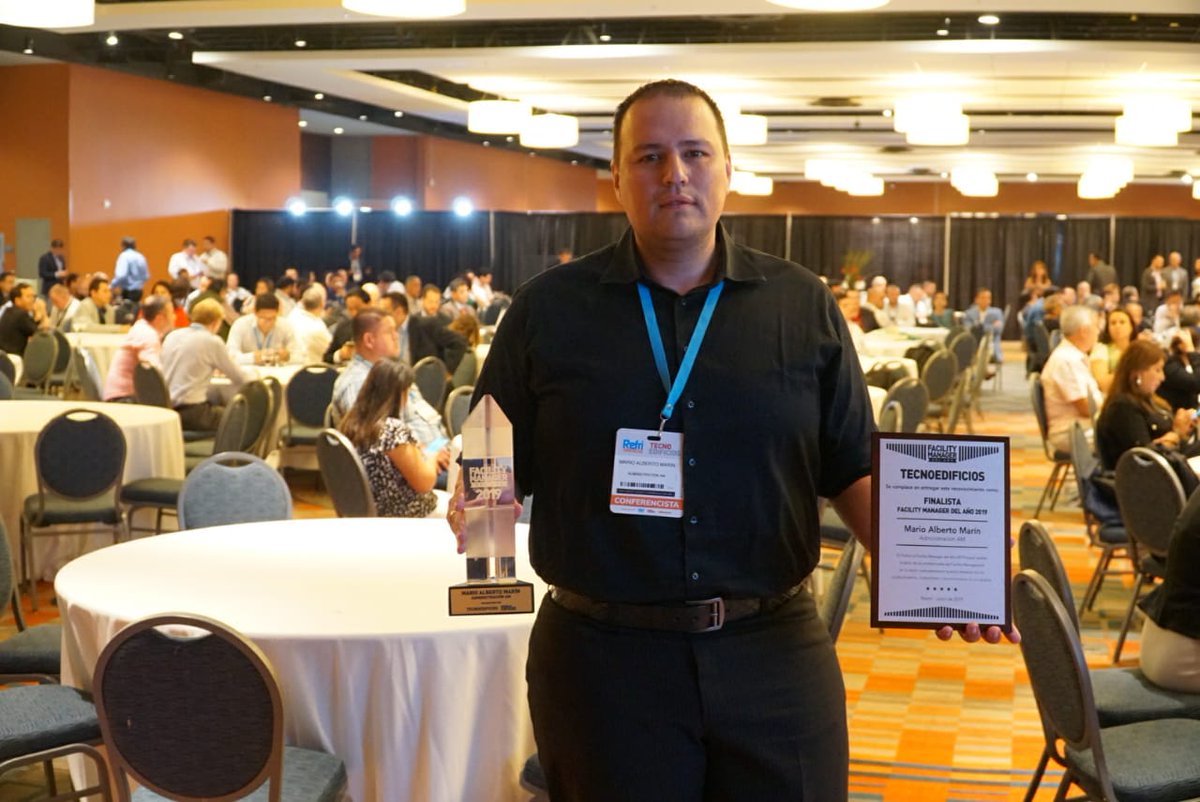 TecnoEdificios's tweet photo. El ganador al Facility Manager del Año 2019 fue Mario Alberto Marín, Gerente de Administración AM quien en compañía de los demás finalistas, recibió el reconocimiento durante #Tecnoedificios 2019. https://t.co/bSPaIWFRwv