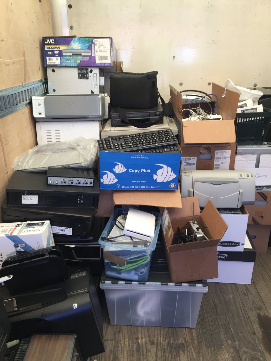 GroundWorkgroup's tweet image. We had a blast at our 2019 E-Waste Recycling Drive and are so grateful for our nonprofit partners who helped make it a success including Community Housing Network, @BBBSCentralOH, @ColumbusJCC, APSI, and more! Here are a few highlights from our day!