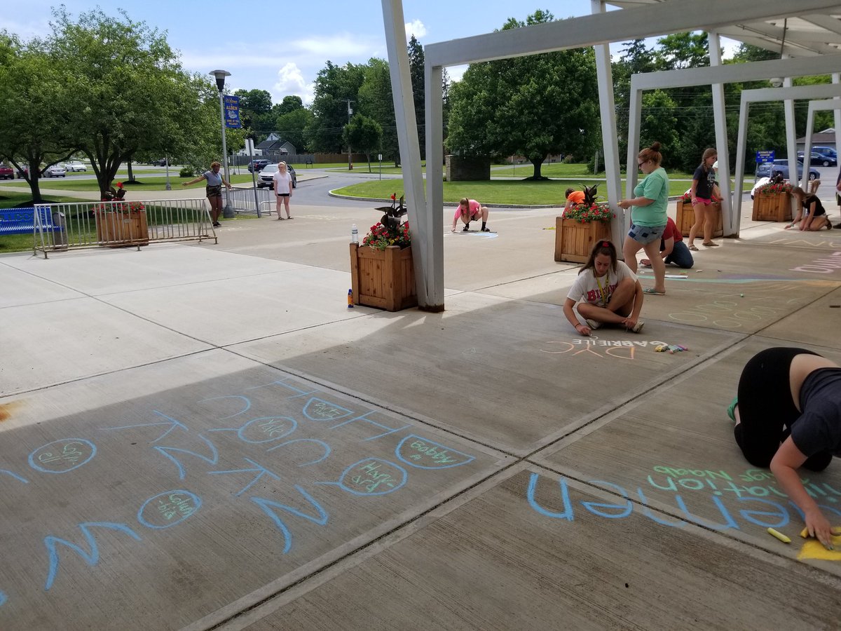 BuellnBots's tweet photo. The @hs_alden Class of 2019 Graduation Rehearsal has ended, so we're decorating the sidewalk! #Seniors #AlmostGraduation https://t.co/QxpB1fFly2