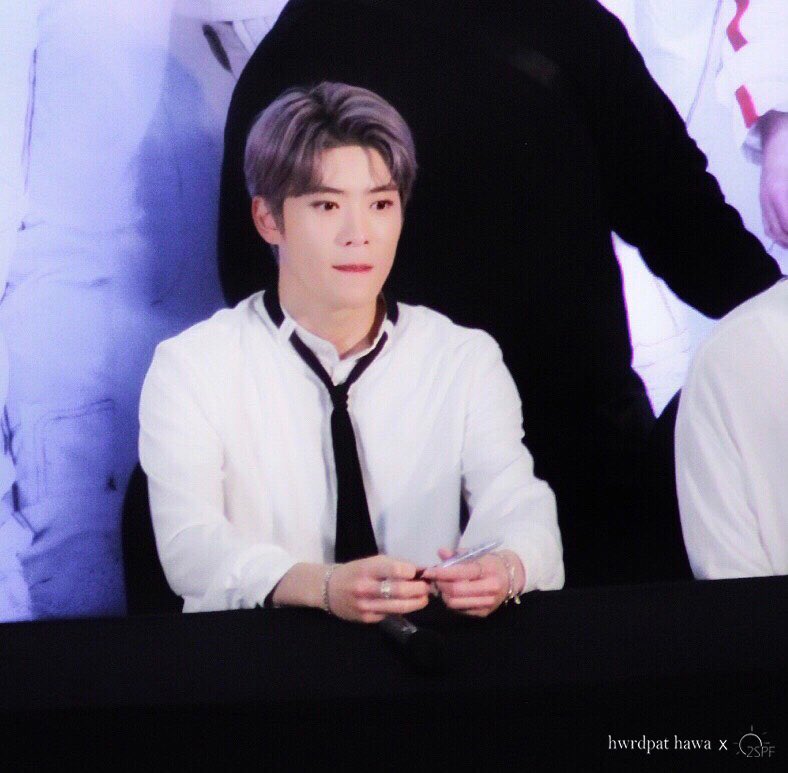 2SPFGALLERY's tweet photo. 🍑☀️
#NCT127_FANSIGNnBKK 
#NCT127inBKK  
. You are my honey bunch, sugarplum, pumpie umpy umkin 
You are my sweetie pie
You are my cuppy cake, gum drops snookum snookums
You are.. the apple of my eye
🍯🍬🥧🍑❤️🍭🌈💘

190619
#NCT127 #JAEHYUN #재현 #แจฮยอน https://t.co/3LrtnMaZ2P