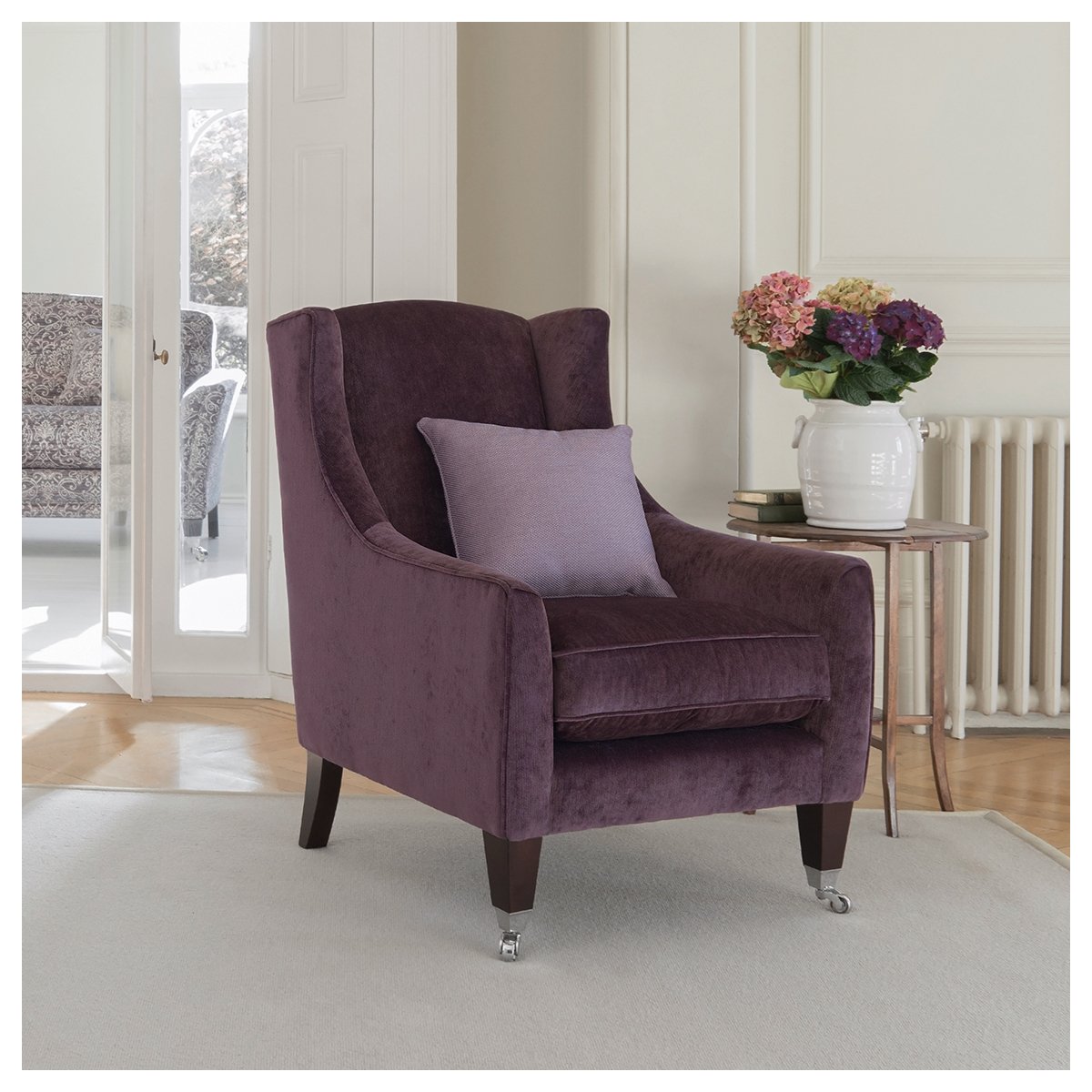 _ParkerKnoll's tweet photo. With a perfect blend of contemporary styling and classic design features, the Mitford chair is the ideal shape for any living space. Explore Mitford and design your own on our website: https://t.co/sDBnz7CwJ2 #classicchair #style #contemporarystyling #neutraldecor https://t.co/UIQIthY6HR