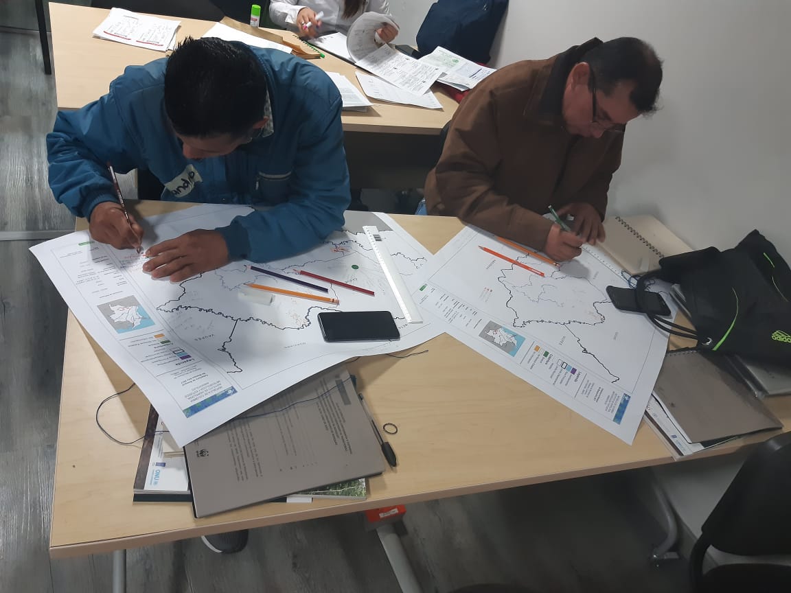 fundacionnatura's tweet photo. Dos promotores y una investigadora del proyecto #Amazonia2.0 participan con 9 iniciativas en el al taller sobre conocimientos básicos en Cartografía y Sistemas de Información Geográfica (SIG) Orientados al Monitoreo Comunitario participativo de los Bosques https://t.co/6jdfwyhnAa