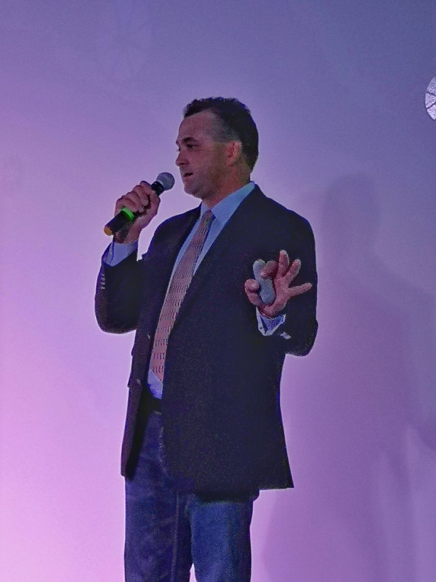 DishntheKitchen's tweet photo. Meet Allen Zak, South Sask 4th gen farmer turned entrepreneur. He founded @ZakOrganics w a goal to create a clean, healthy alternative to typical snack food. First up...these delicious Crunchy Green Pea Snacks @DVaccelerator #DistrictVenturesDemoDay https://t.co/5ArqA3aJd8