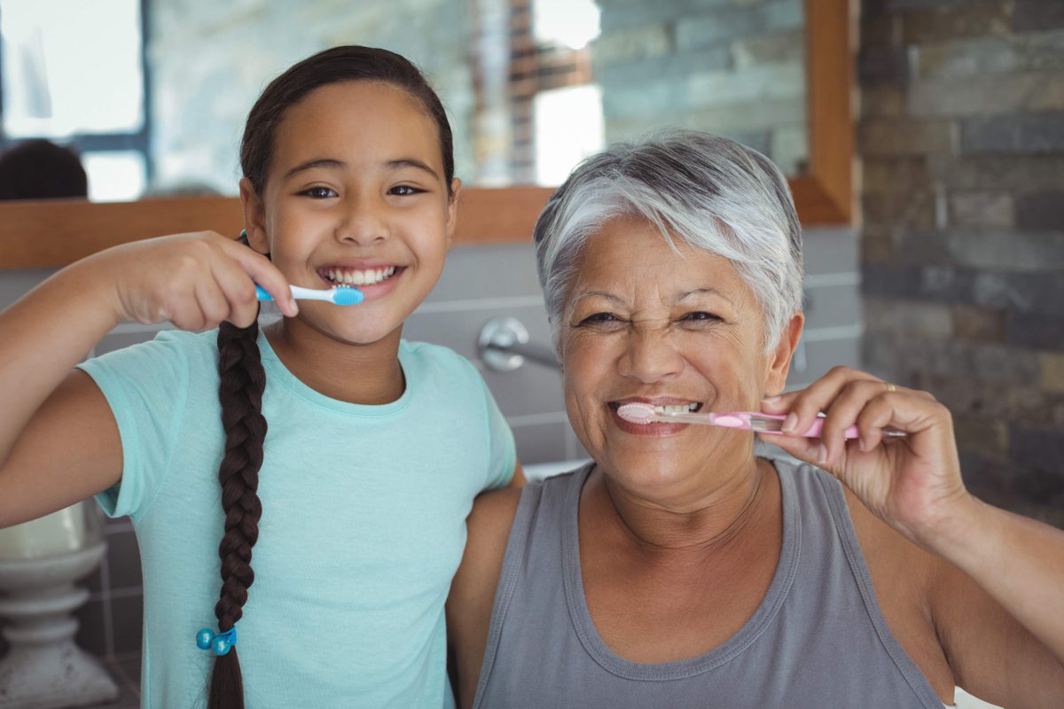 TamborelloDDS's tweet photo. The best possible dental tip we can give you to keep your smile healthy and bright is to keep up a great dental hygiene routine at home that includes brushing twice a day for 2 minutes, and flossing at least once a day. https://t.co/I1eSGV0ZNw