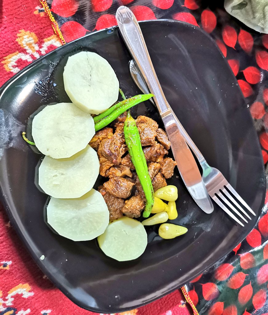 JalalQazi's tweet image. I am on diet 

#TeamExercise