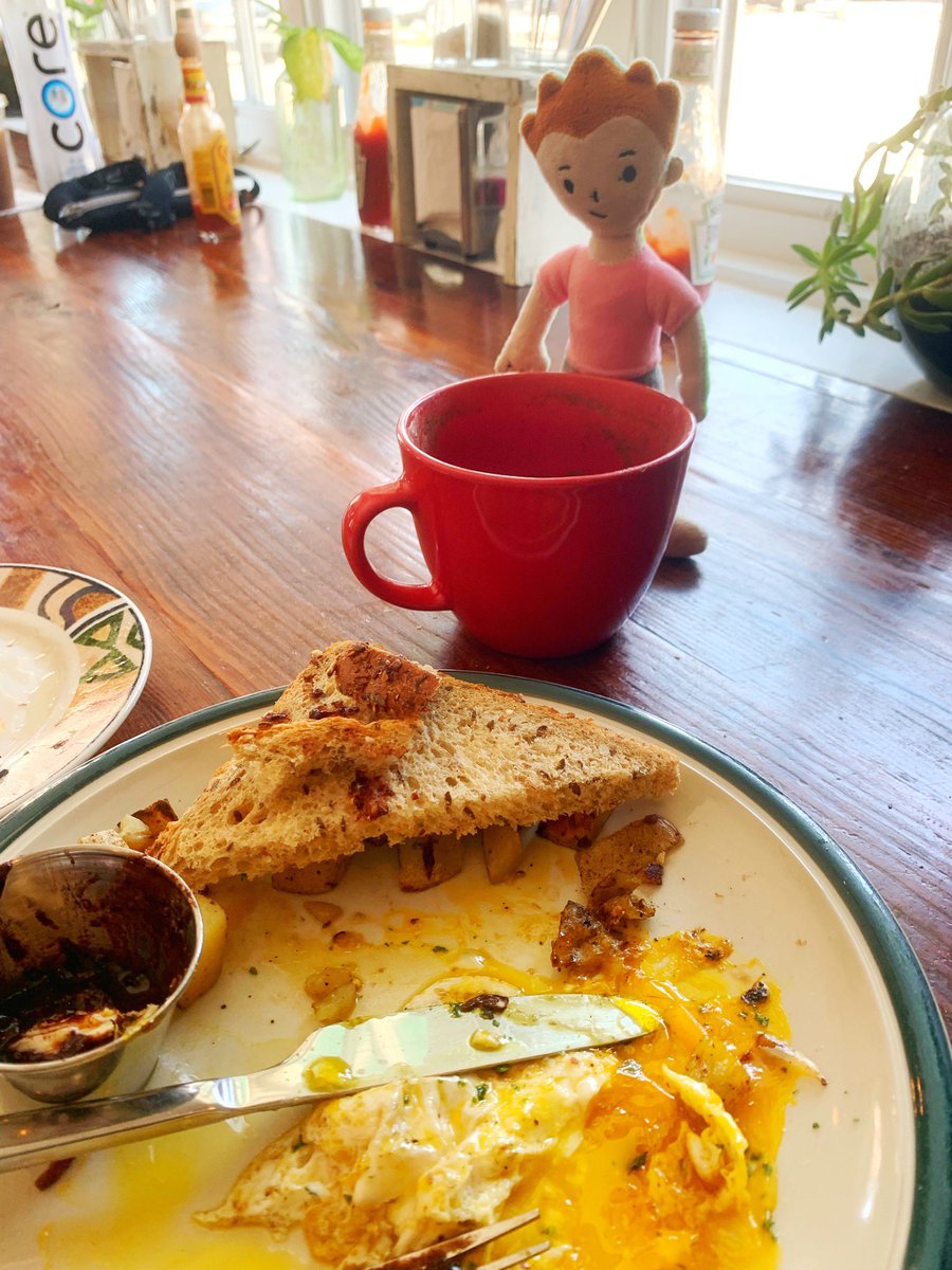 AmandaFoxSTEM's tweet photo. Zip the #ZombeDT and I are recharging after an amazing #iste19 @iste!
We were dead tired, but are feeling a little more human after the amazing Aztec mocha at #littlespoons!
Brunch and then off to the the airport for Savannah to spread empathy & ❤️❤️!
#dbcbooks #whereiszip https://t.co/869bJMuwt2