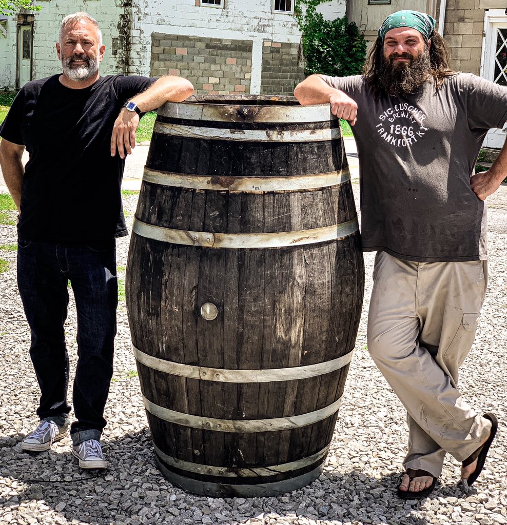 sigluscher's tweet photo. Because bigger is always better! ๐๐ปโโ๏ธ๐บ
What are we doing with such a big barrel?๐ค
We might have a FEW ideas. ๐๐
Stay tuned! ๐
#SigLuscher #HistoricallyGoodBeer #FrankfortKY #ShareTheLex #BeerMe #BeerLove #LouisvilleLove #KentuckyKickAss
#KentuckyProud #SummerOfSig https://t.co/fXuqviKAJa