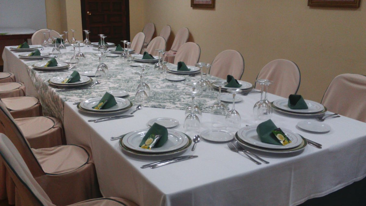 hotel_villas's tweet photo. ¿Qué celebración tienes prevista?

Pídenos presupuesto para celebrarla en nuestro restaurante, disfruta de nuestra comida y servicio

Consúltanos en el ☎️ 952 84 48 99

#LasVillasdeAntikaria #Antequera #Restaurante #Bodas #Eventos https://t.co/BdUR7y5Ysh