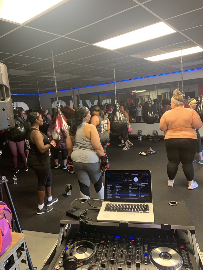 ohiowatson's tweet image. Before the Workout #BoxHouse #DjOhioWatson #LightSetUp #DdjSx2 #Serato #GatorCase