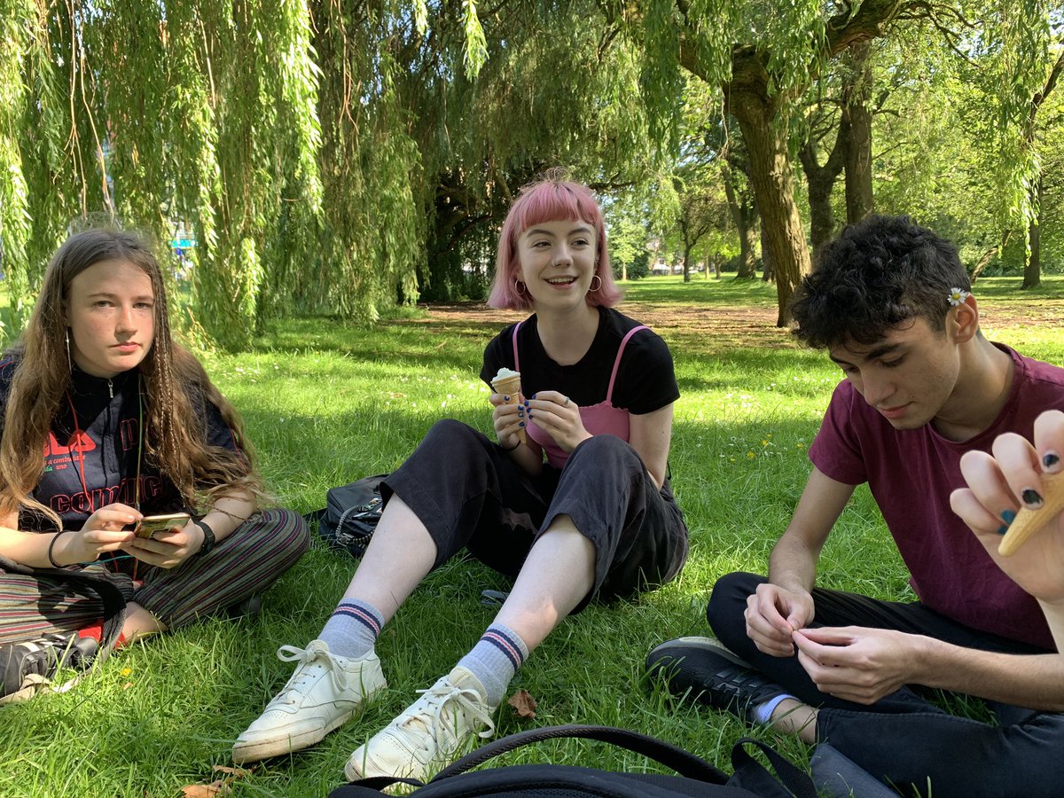 wilkomolly's tweet photo. sunny sunny whitworth park <3 https://t.co/KGeHQpPzfi