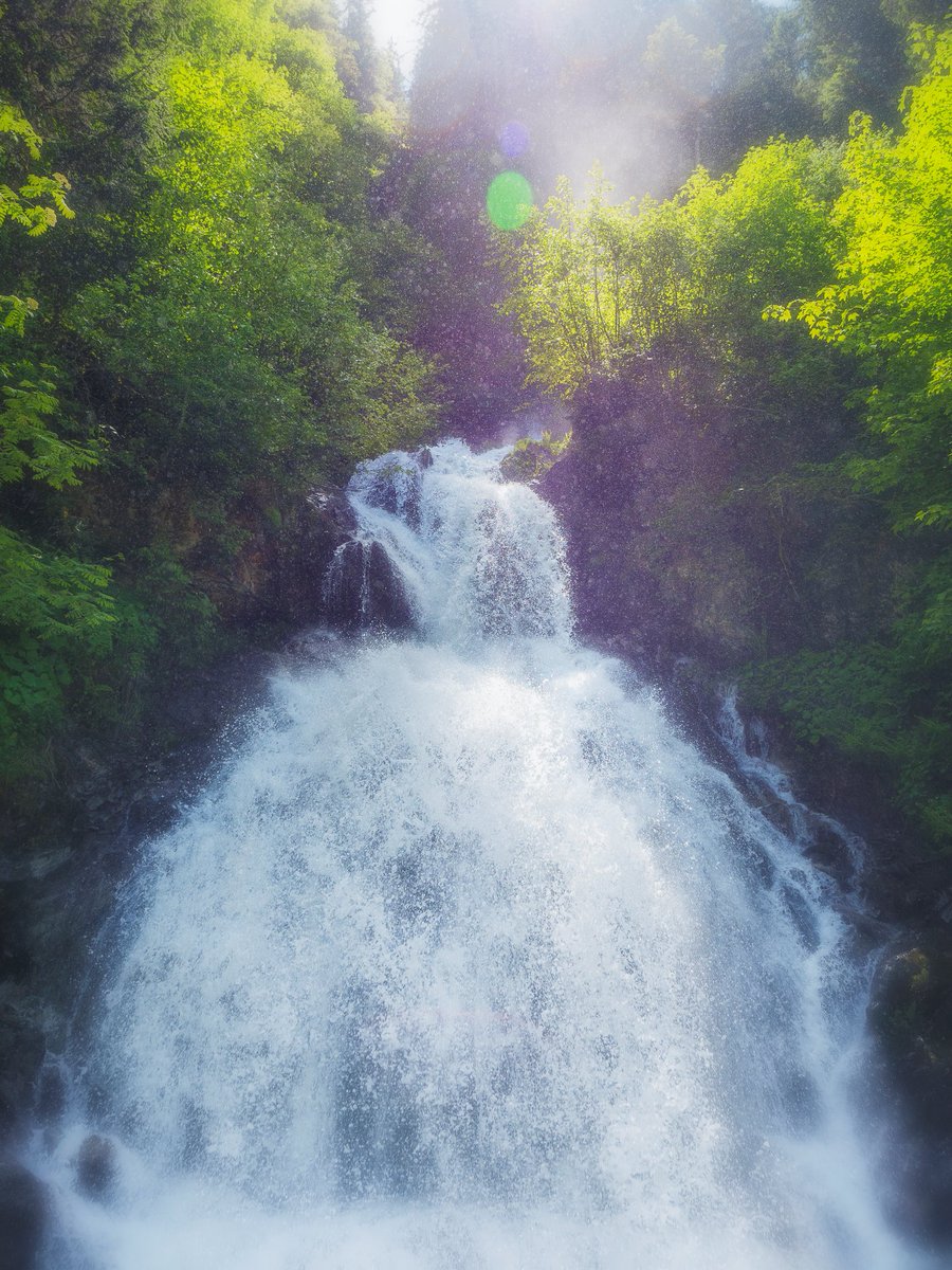 Janulm83's tweet photo. So eine #Abkühlung am #Wasserfall hat schon was 😅.
Hoffe ihr könnt den Abend in angenehmen Gefilden genießen.
Viele liebe und erfrischende Grüße aus dem Silbertal. 🏔️
#Silbertal #Oesterreich https://t.co/5lVQ8Wz5i0